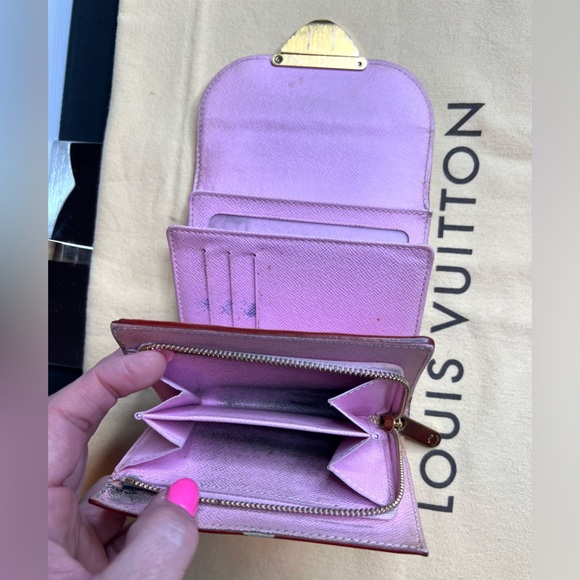 Authentic Louis Vuitton wallet - Picture 8 of 8